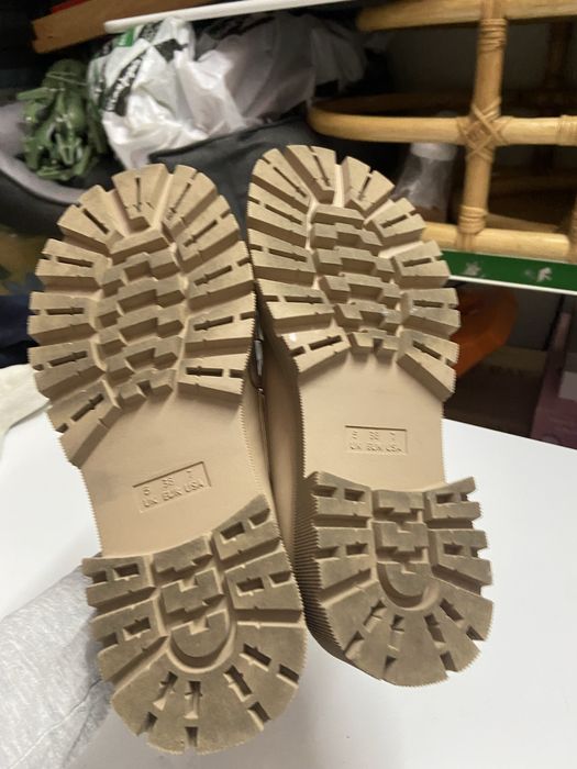 Sapatos cremes da primark sola alta