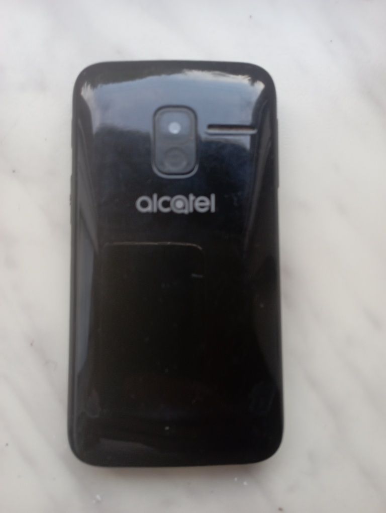 Telefon Alcatel dla starszej osoby