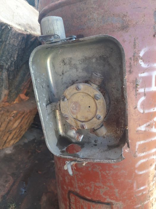 Продам газовий баллон та запчастини на ваз