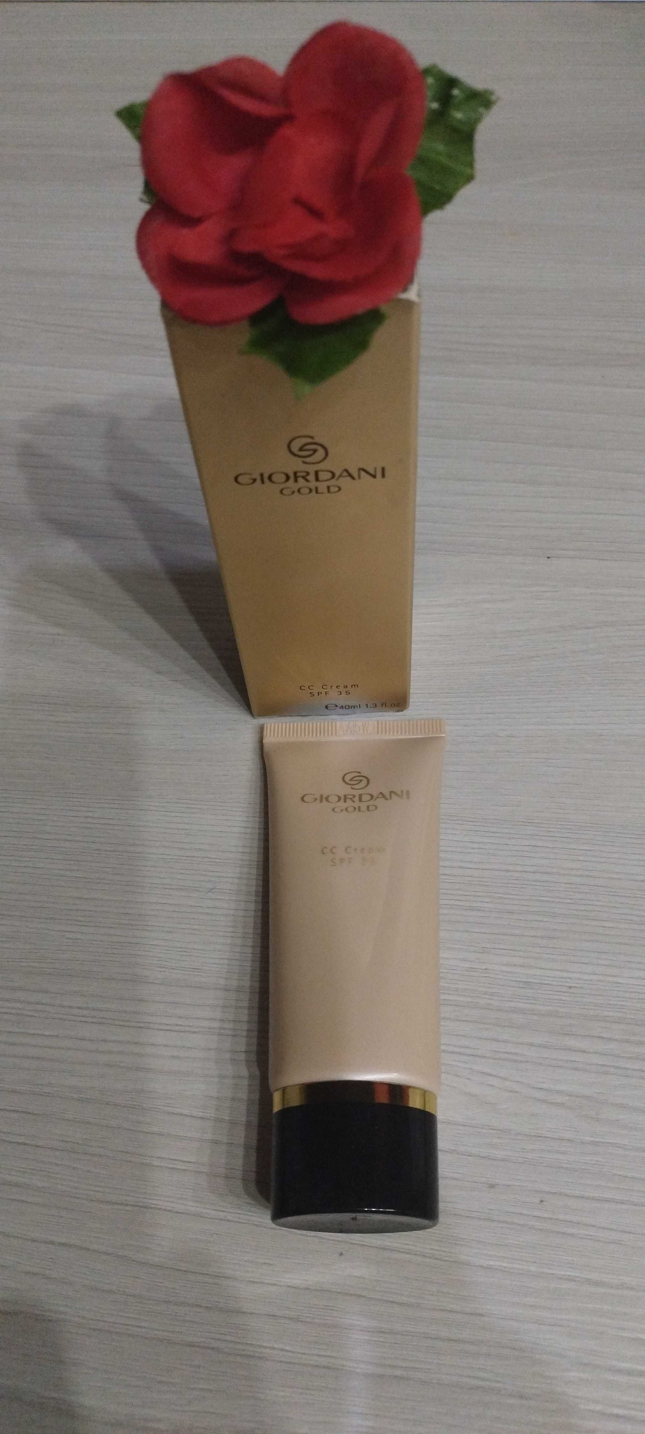 Podkład CC SPF 35 do twarzy i podkład Giordani Gold .