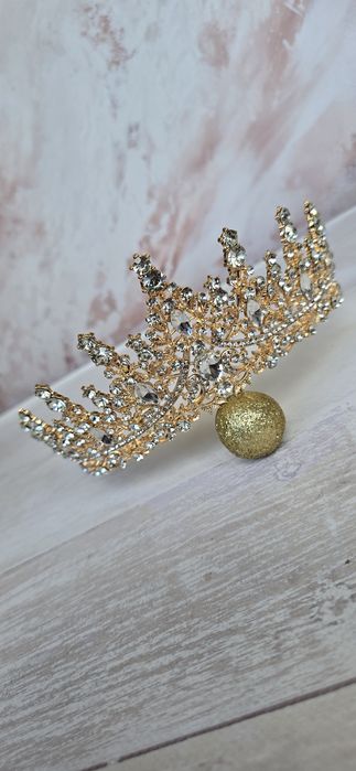 Корона діадема, обруч принцессы с камнями, прикраса на голову, тіара.