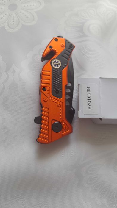 Nowy nóż składany