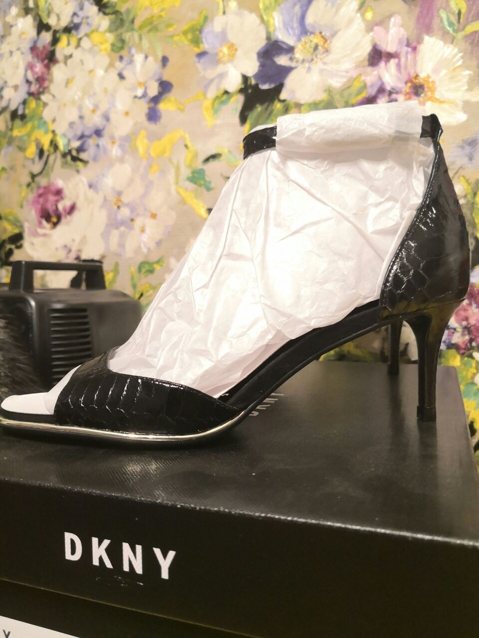 Сандали фирменные Donna Karan  кожа