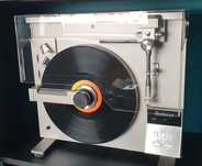 Mitsubishi MC 8000, LT 5 V Pokrywa gramofonu
