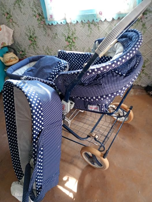 Коляска детские, хороший состояние, все вопрос по телефону,цвет сини