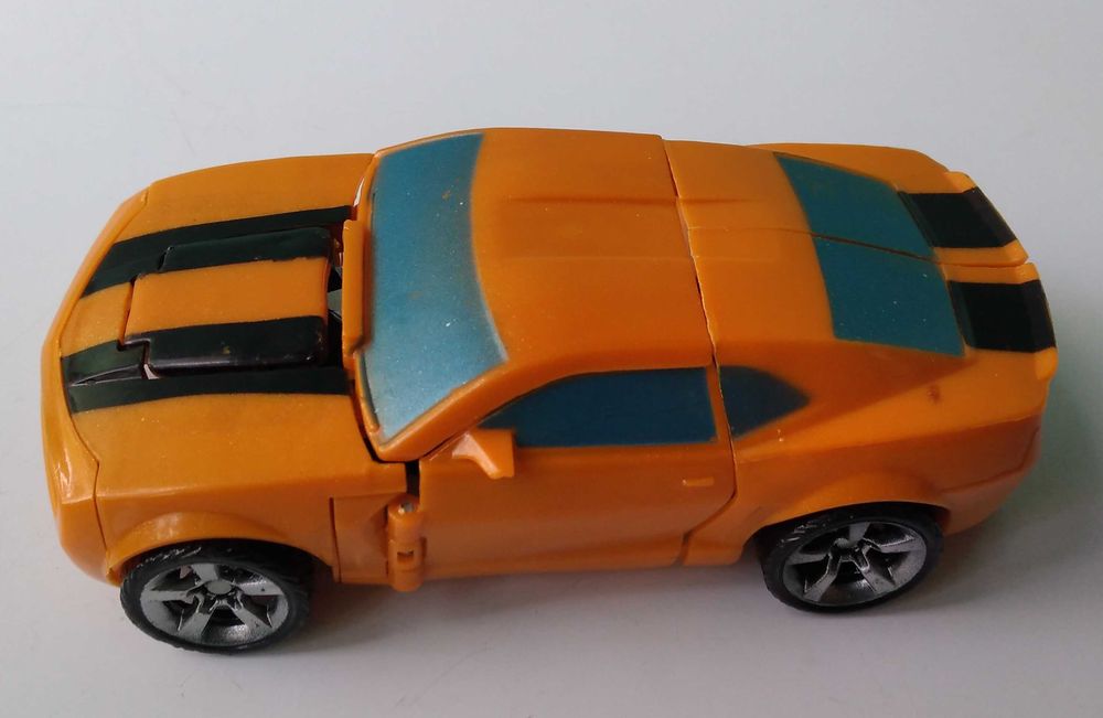 Машина трансформер робот Бамблби