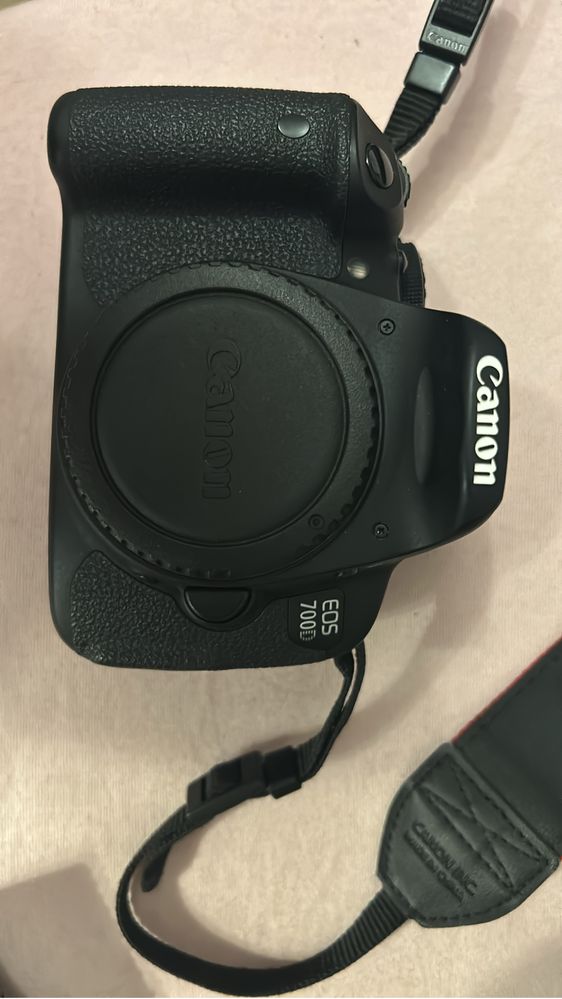 Aparat Canon eos 700 D. Lustrzanka