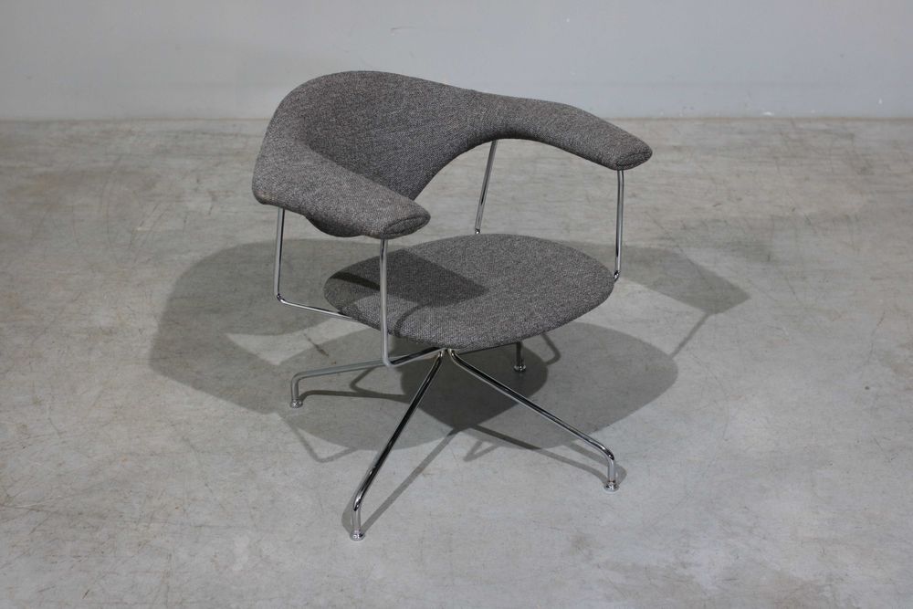 Cadeirão modelo “Masculo” de GamFratesi para Gubi