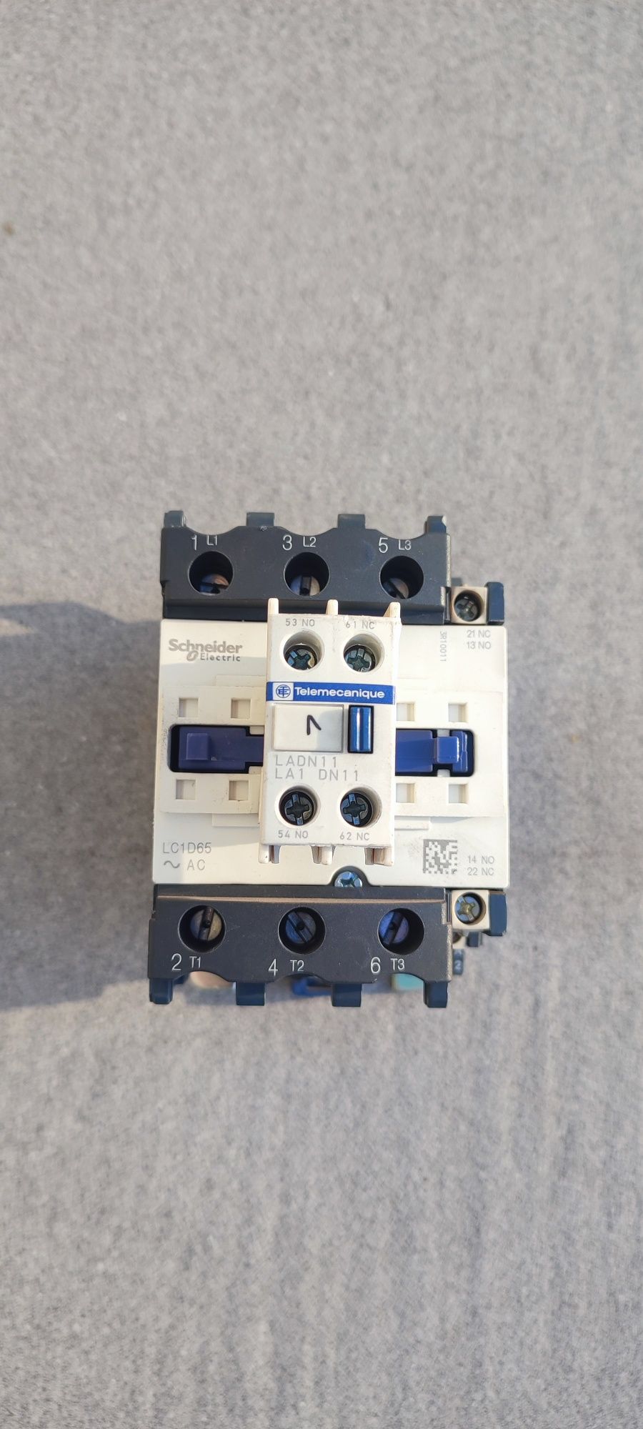 Stycznik mocy Schneider LC1D65 styki pomocnicze
