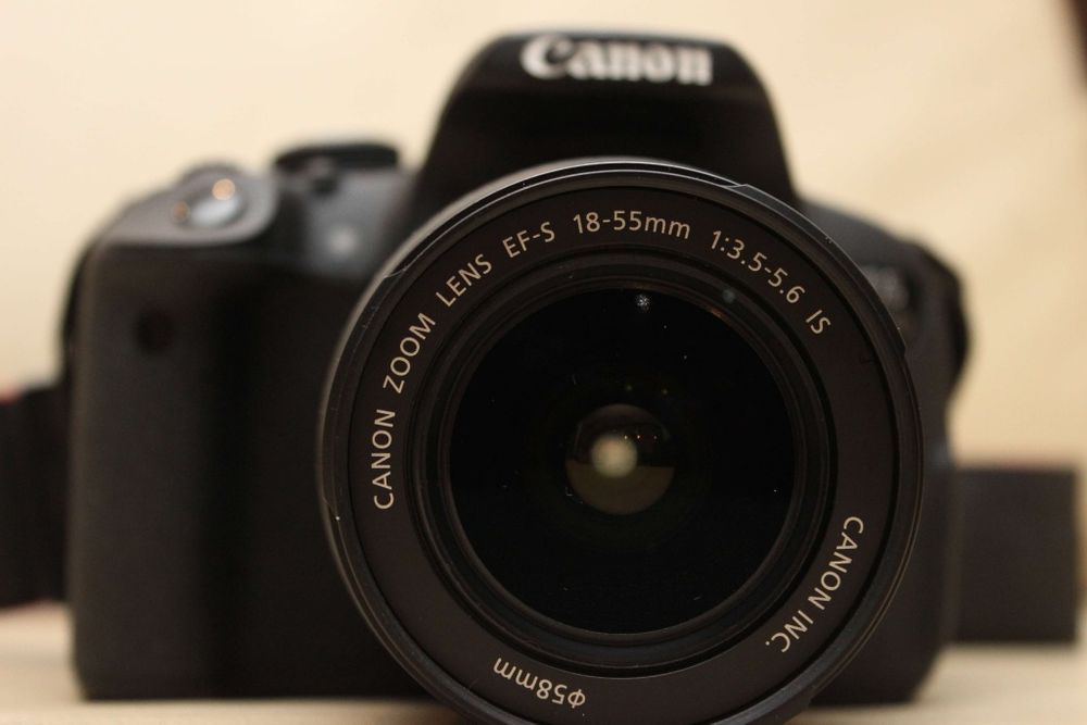 Aparat lustrzanka Canon EOS 700d + obiektyw 18-55mm