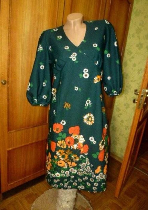 Платье красивое в цветах р. 50