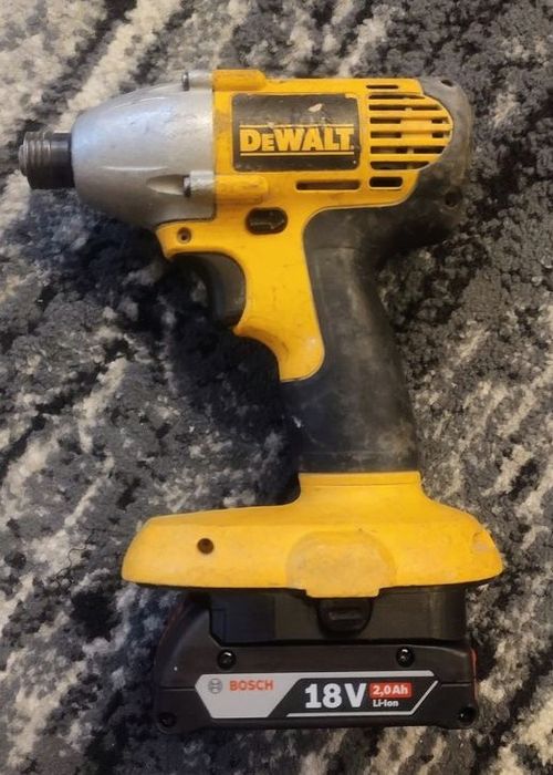 Adapter DeWalt stary Ni-Cd na baterie Bosch Pro, Wurth Master Li-Cv