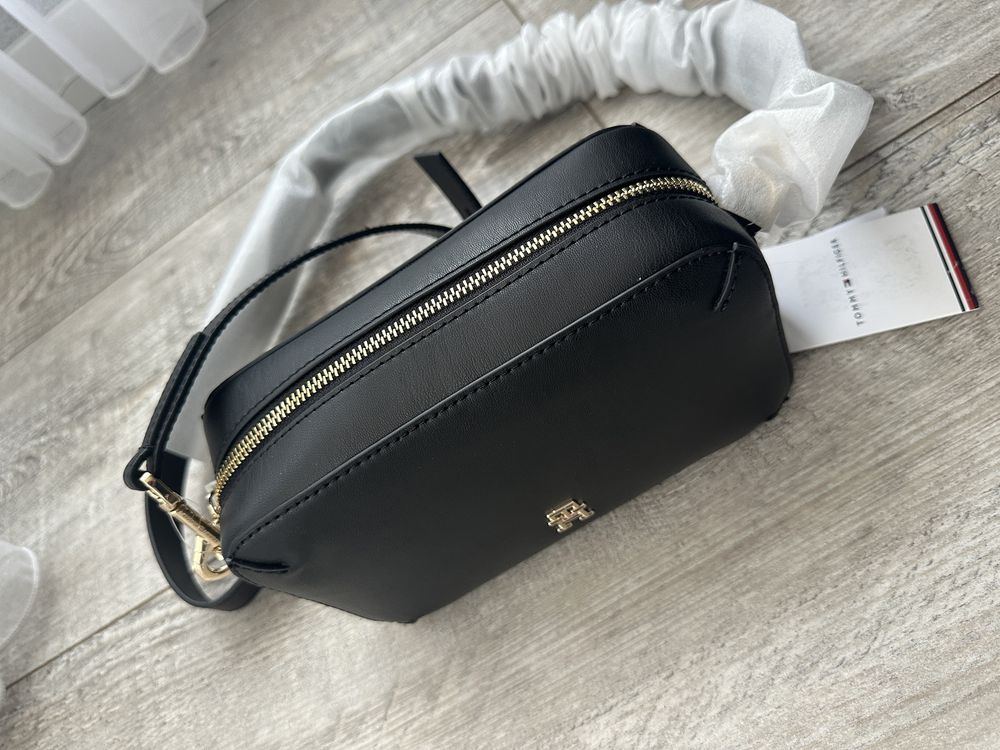Listonoszka Tommy Hilfiger chic camera bag czarna logo nowa