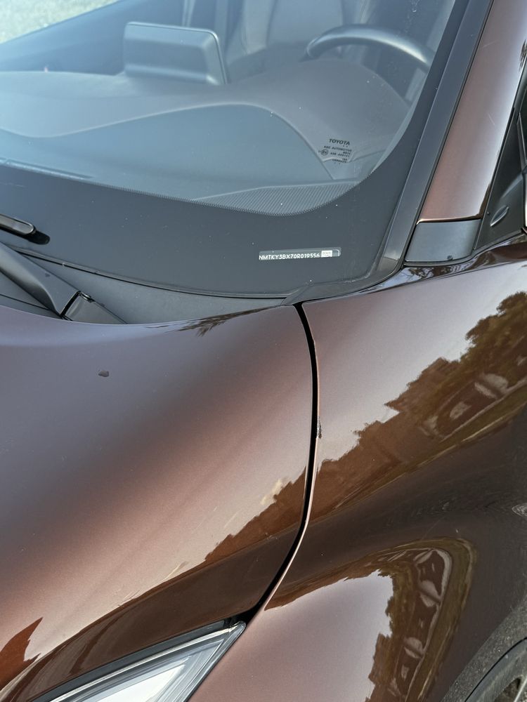 Toyota CH-R коричнева