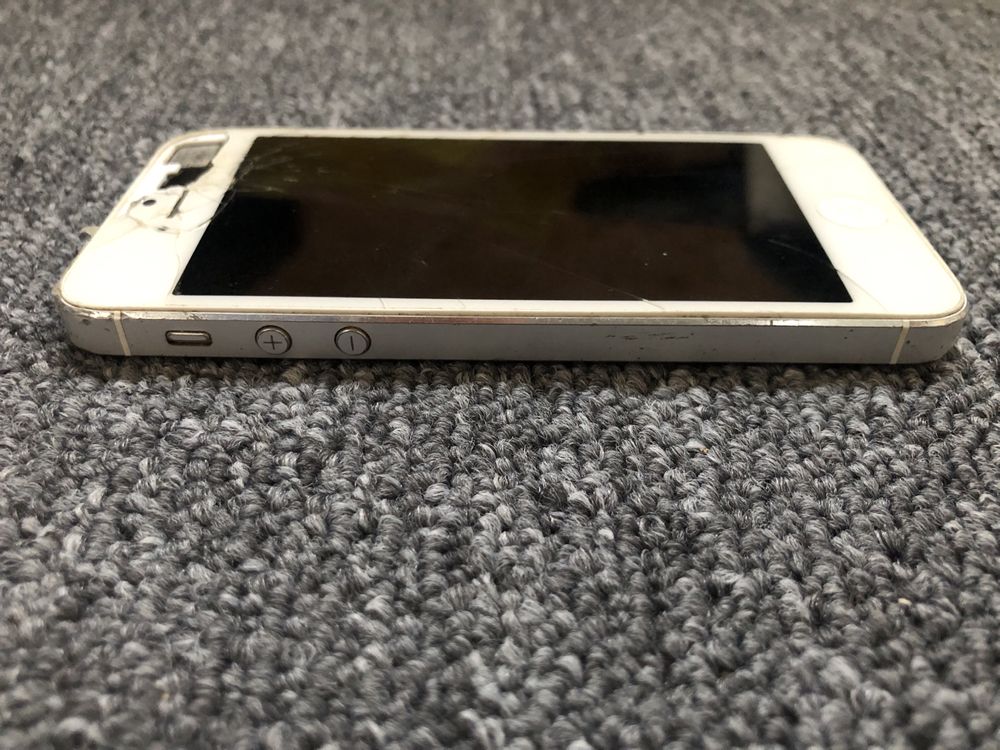 Телефон iPhone 5 32Gb Белый