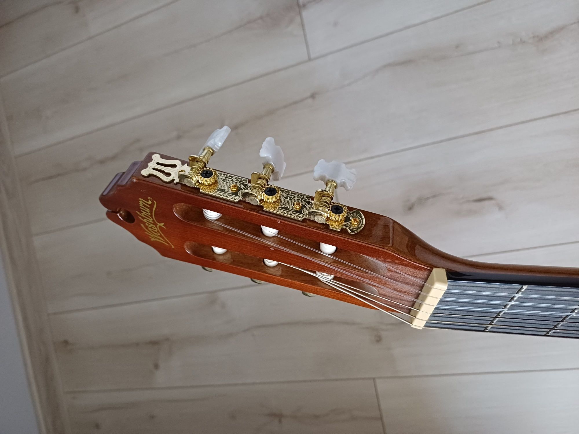 Spawarka gitarę klasyczną Washburn