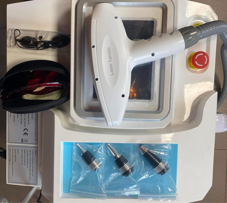Laser q-switch usuwa tatuaz i makijaz permanentny -Stan Idealny