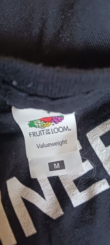 Czarny tshirt z białym nadrukiem Fruit of the Loom rozm.M