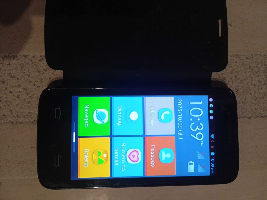 Smartphone Yezz Andy AZ4.5 Dual SIM Senior (Preto)