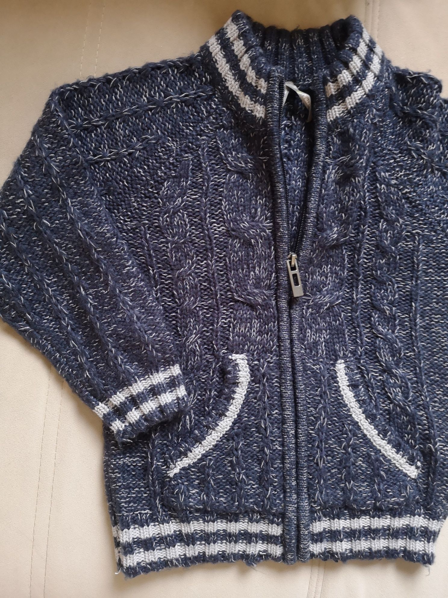 Swetr, sweterek chłopięcy 4-5 lat /110-116cm/bardzo miękki i przyjemny
