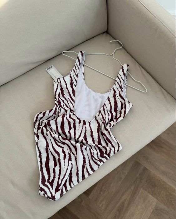 Купальник суцільний