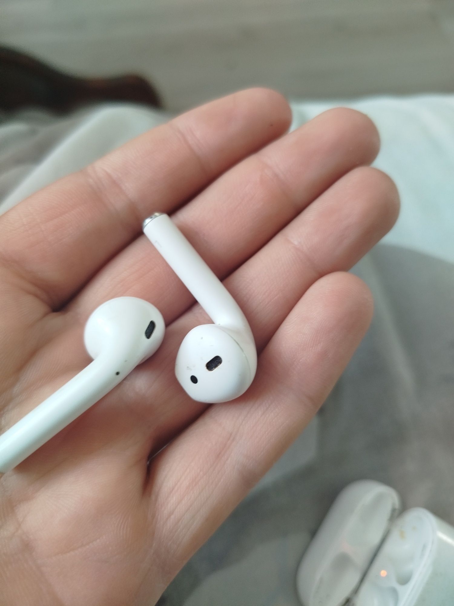 Навушники airpods оригінал але не працює в описі ціну пропонуйте