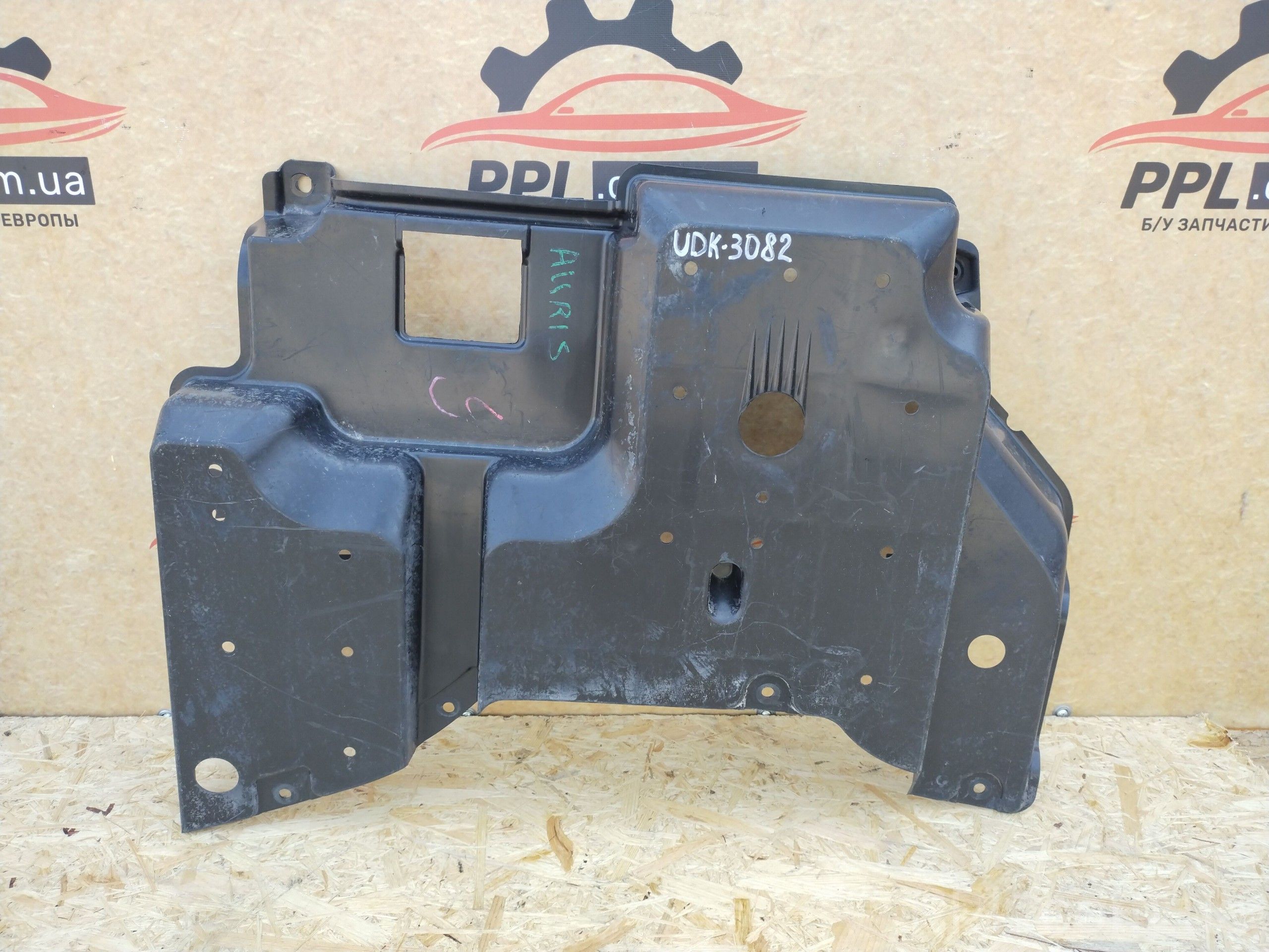 Toyota Auris 2006-2012 Крышка защита днища 58308-02020 / 58398-02030