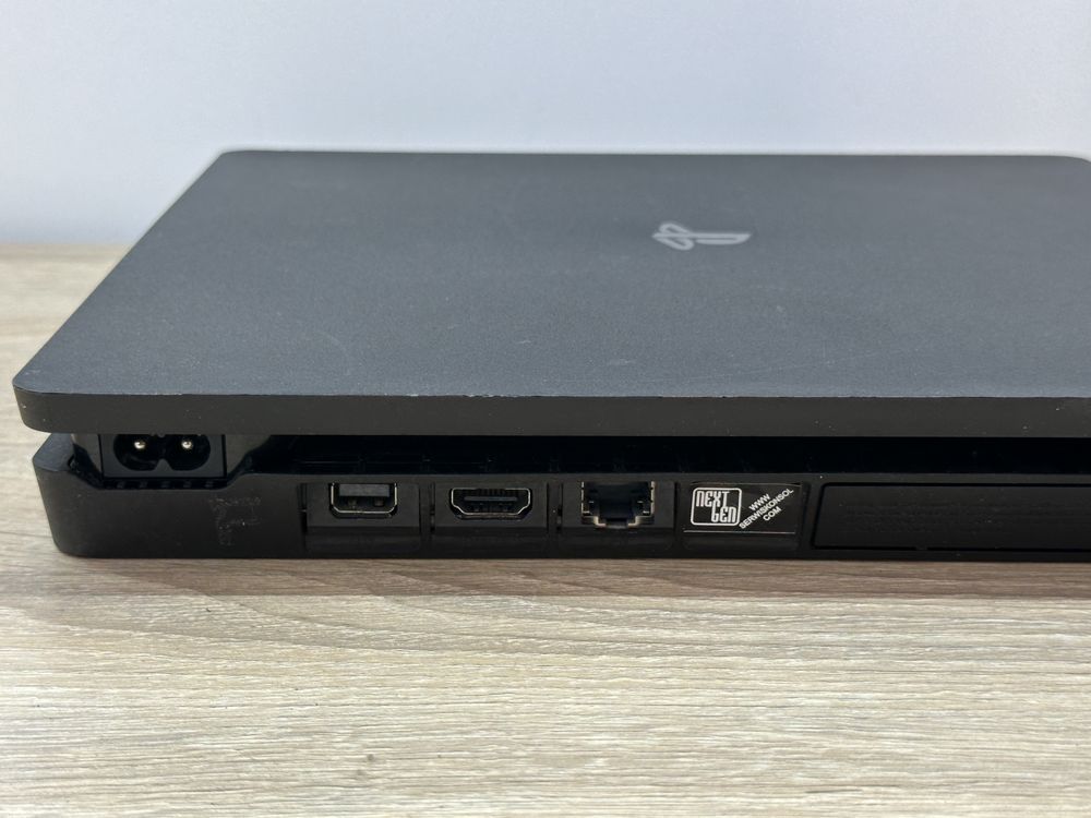 Konsola PS4 Slim 500GB + pad
