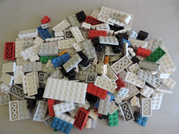 220 Pedras de Encaixe Pino vintage, o Lego português