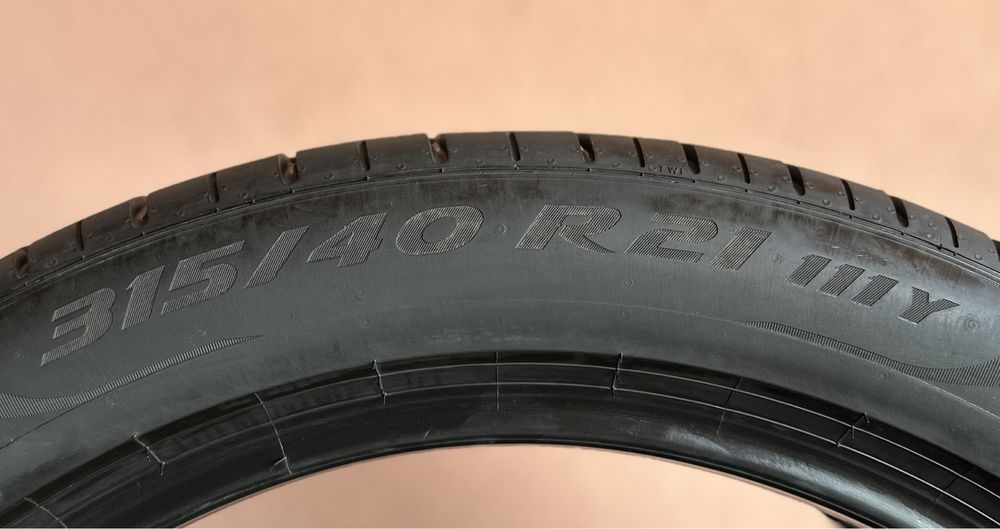 Pirelli 315/40/R21, 275/45/21