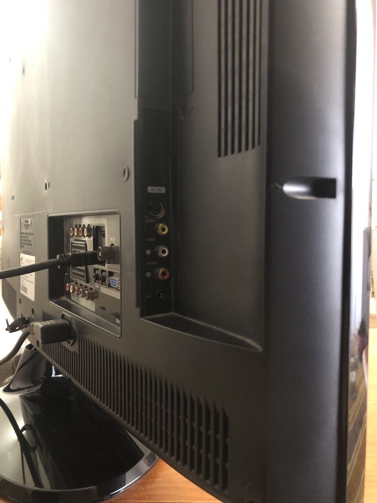 TV Sansung 32” com comando
