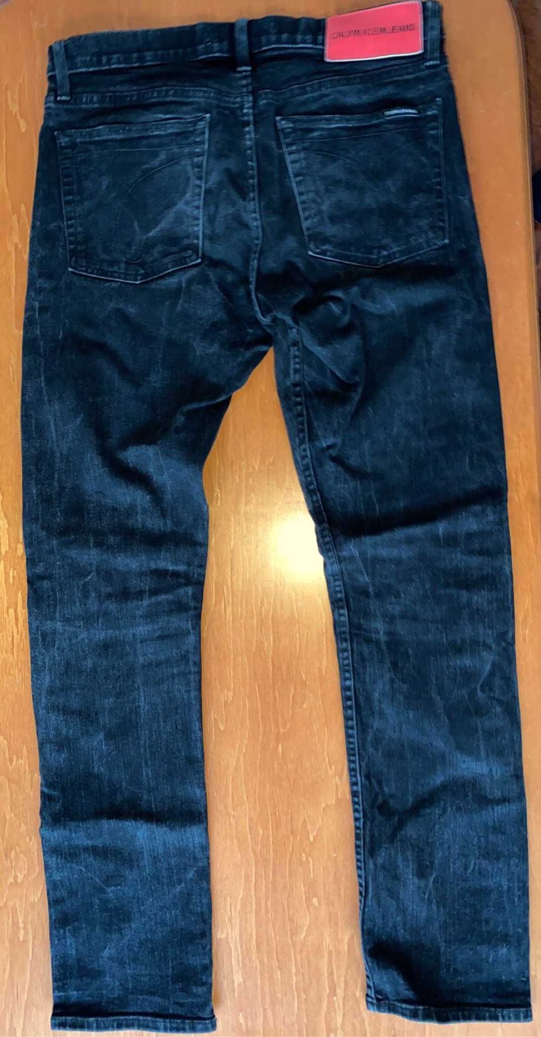 Calvin Klein Jeans czarne spodnie slim z czerwonymi paskami 32x32