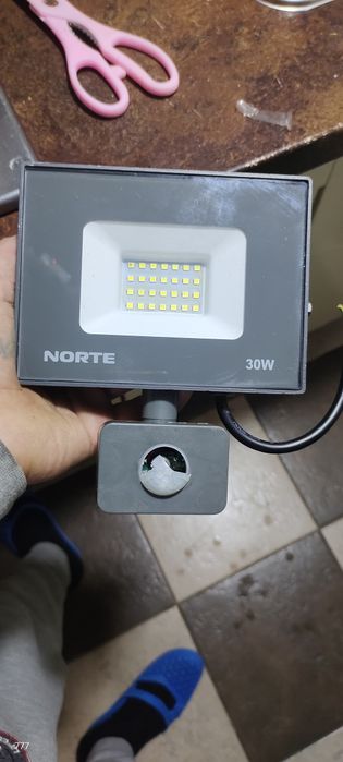 Уличные LED прожектора с дефектом