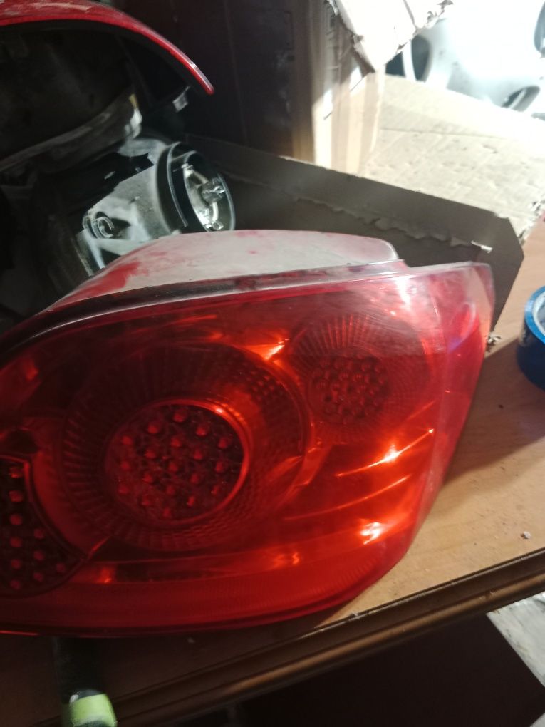 Lampy tylne Peugeot 306
