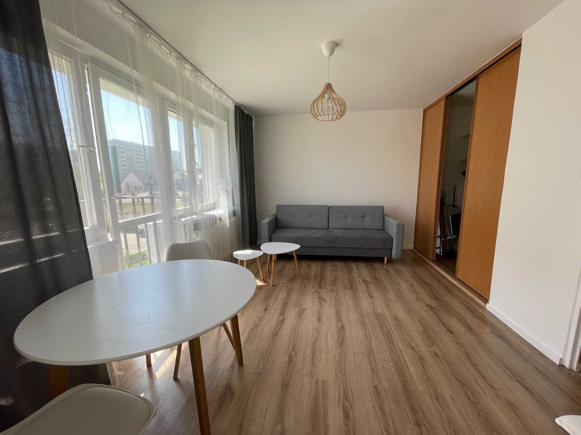 Słoneczna kawalerka/apartament w Legionowie