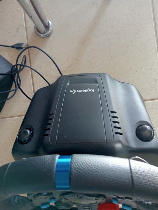 Volante e pedais para PlayStation