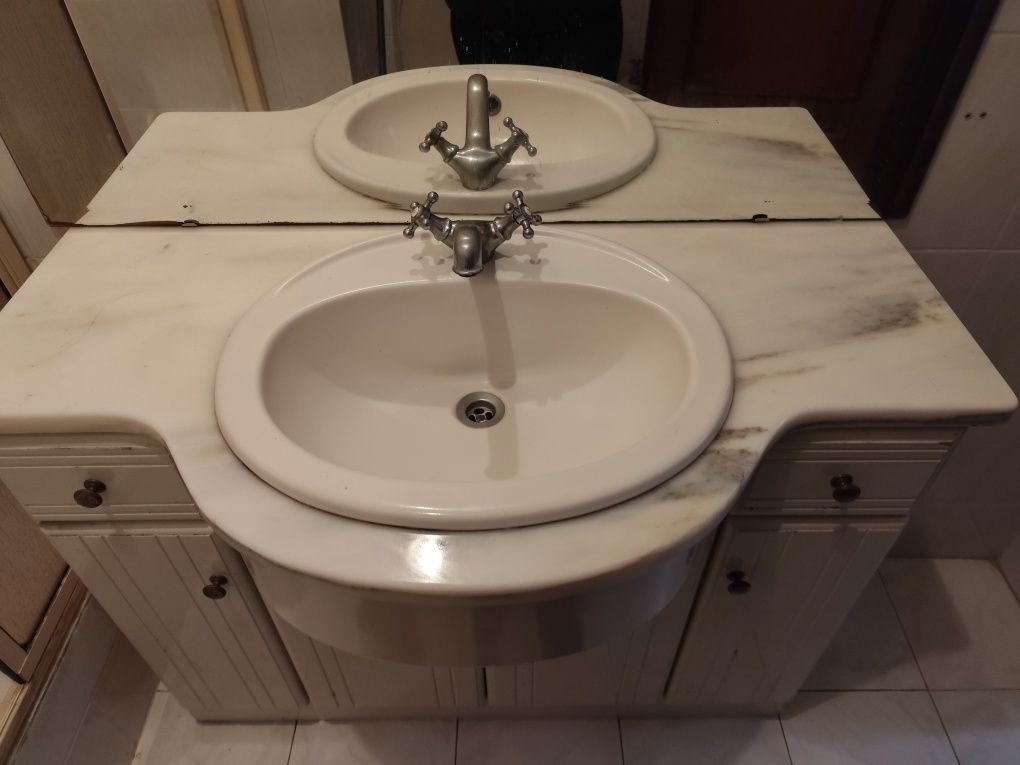 Móvel WC com lavatório e  bancada de mármore