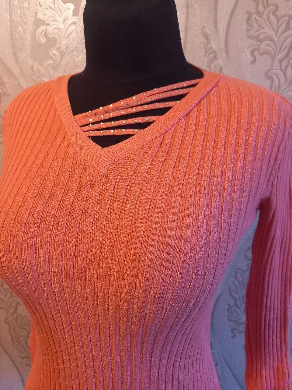 Тонкий жіночий светр коралового кольору 40-44 розмір