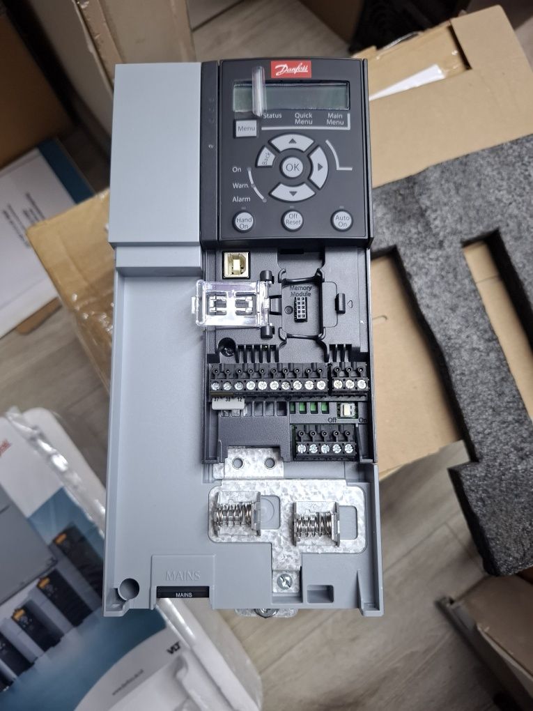 Danfoss 5.5 квт новий частотник перетворювач частоти