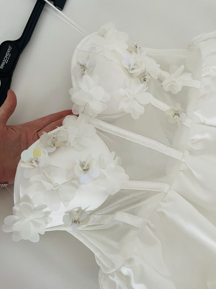 Сукня Asos Luxe біла нарядна трішки пишна