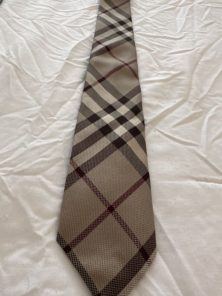 Duas gravatas Burberry originais e como novas