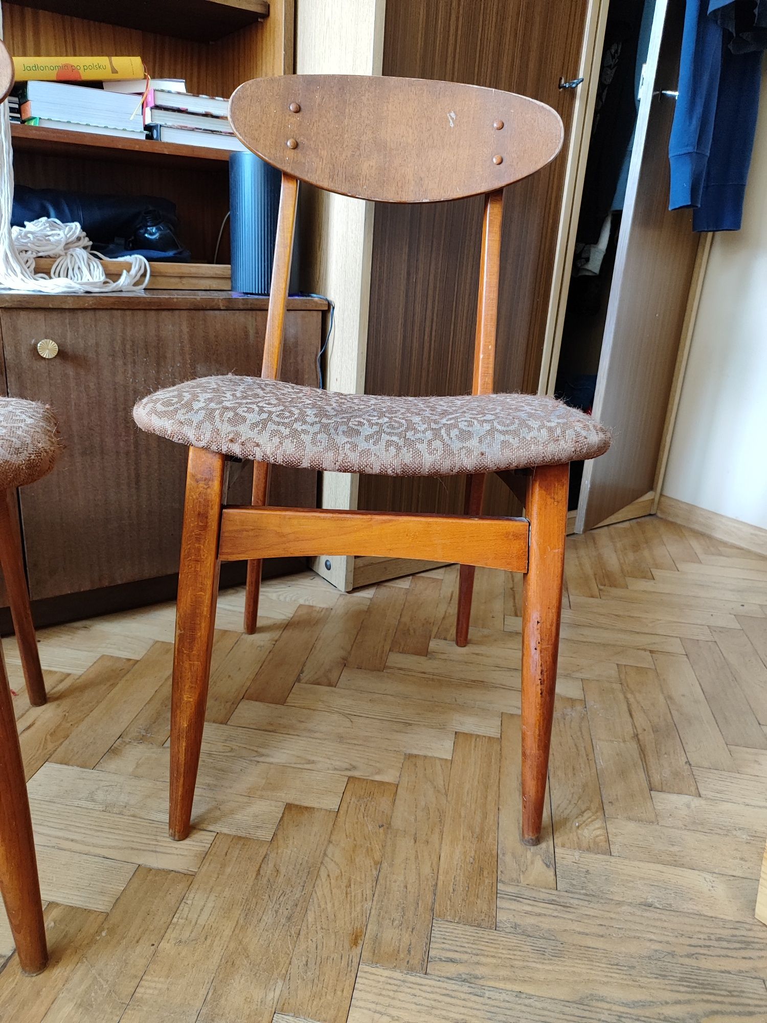 Krzesła tapicerowane Hałas vintage prl