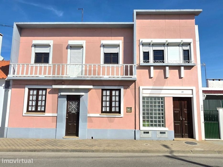 Moradia Bifamiliar (T2 + T2) e Terreno de 846m2 em Couço - Coruche