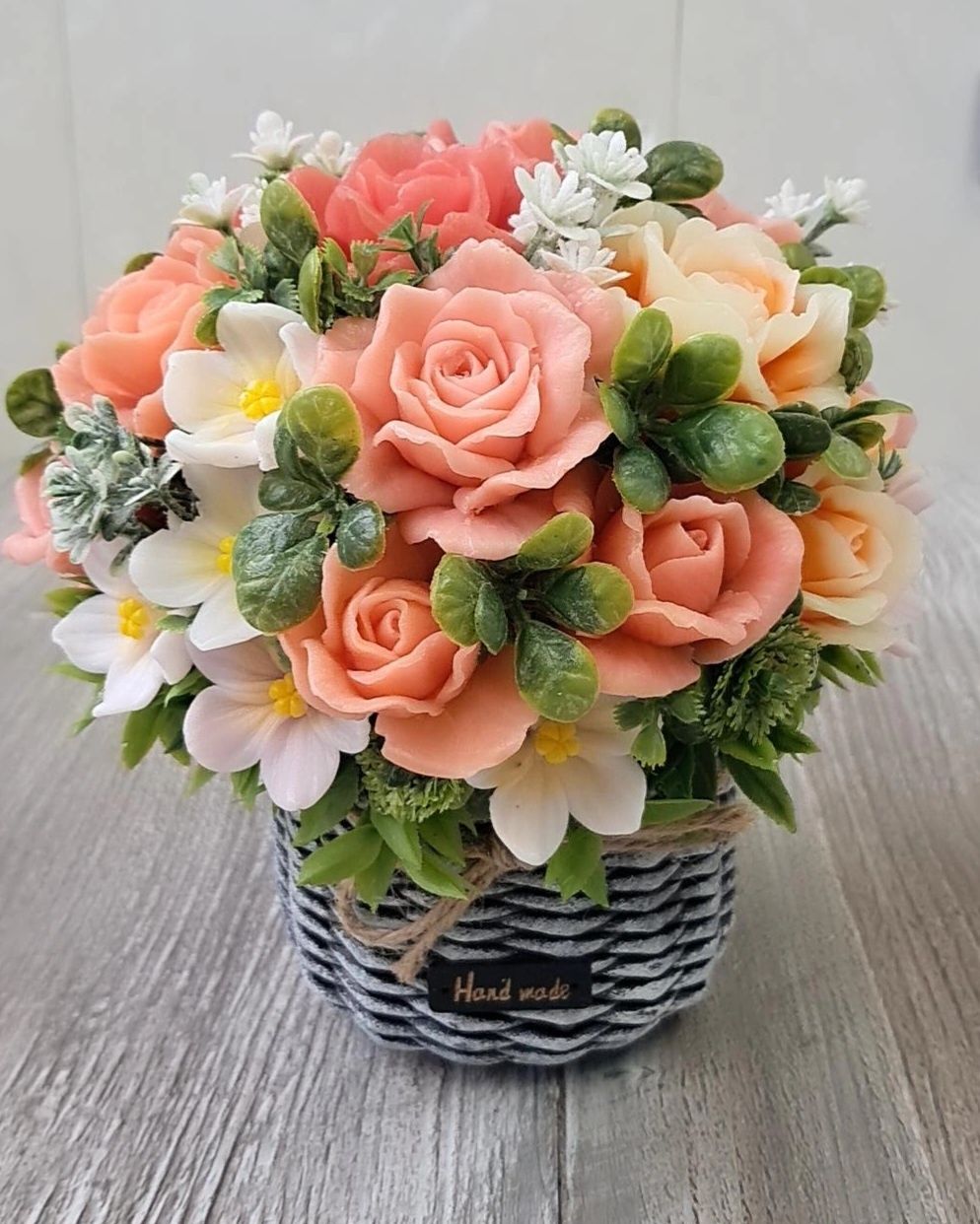 Букет роз из мыла в корзине