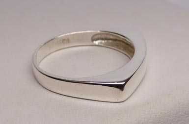 Srebrny pierścionek gładka polerowana ozdoba R.16
