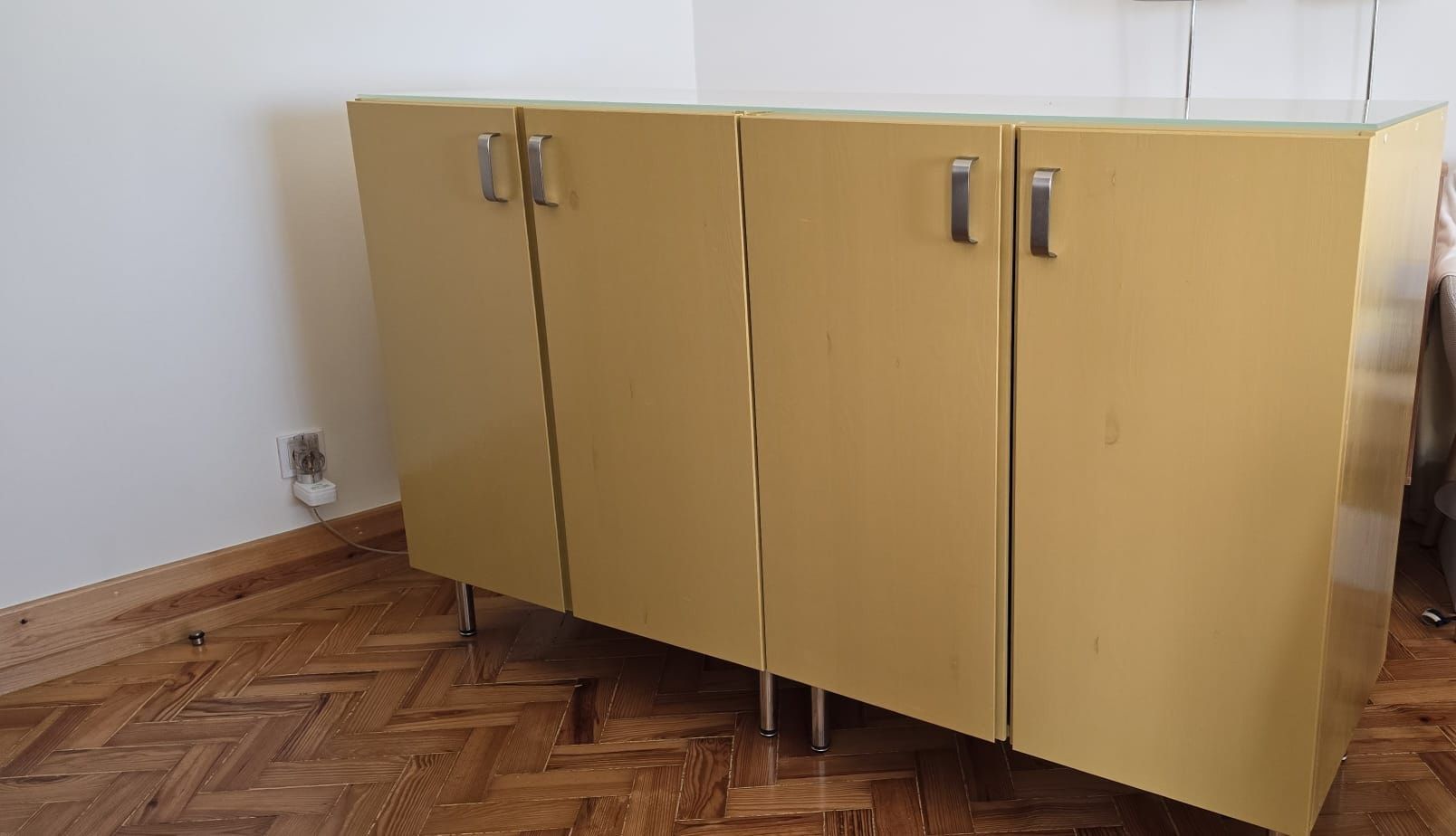 Movel Aparador com vidro fosco