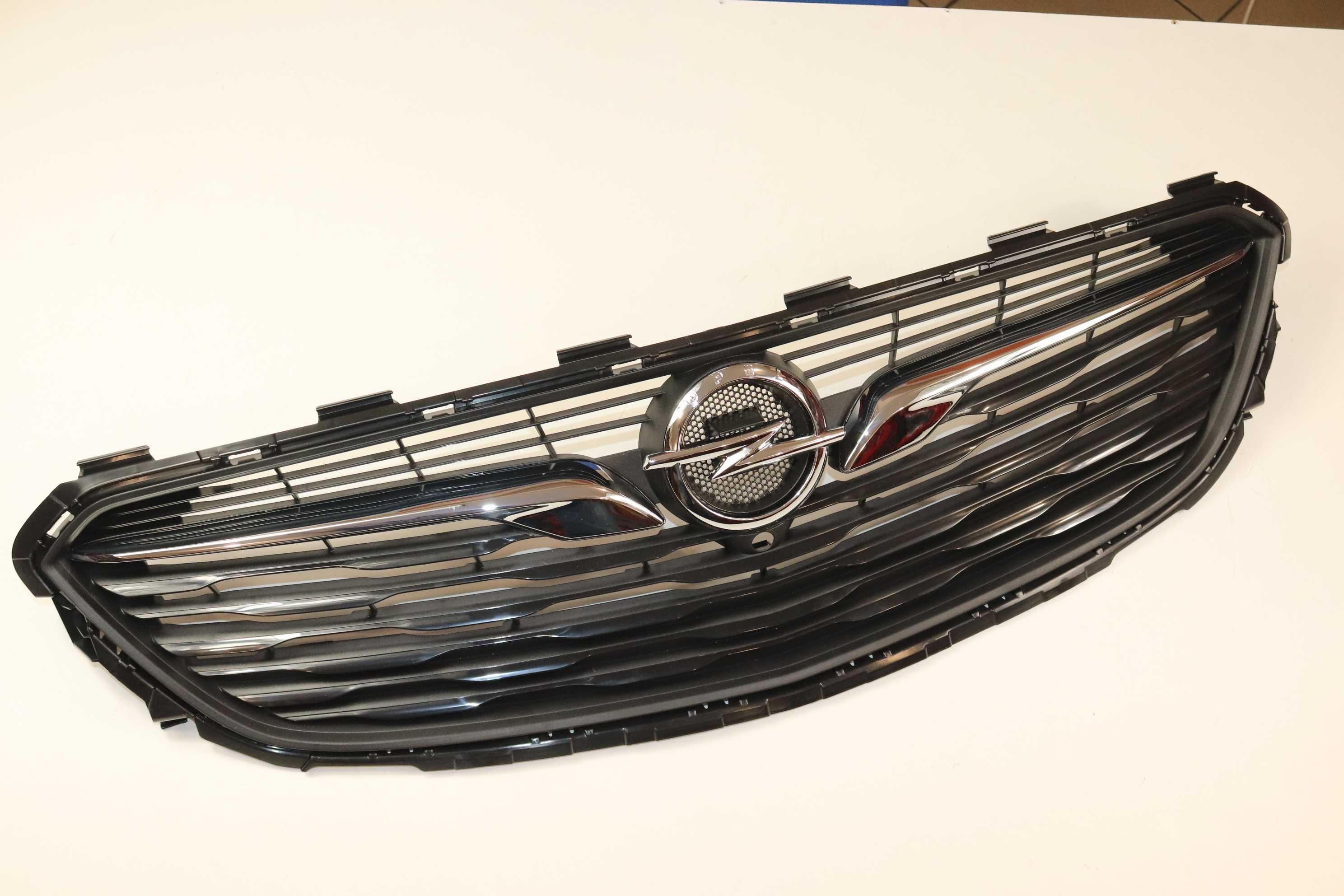 Opel Insignia B 16-20 atrapa grill przód nowa