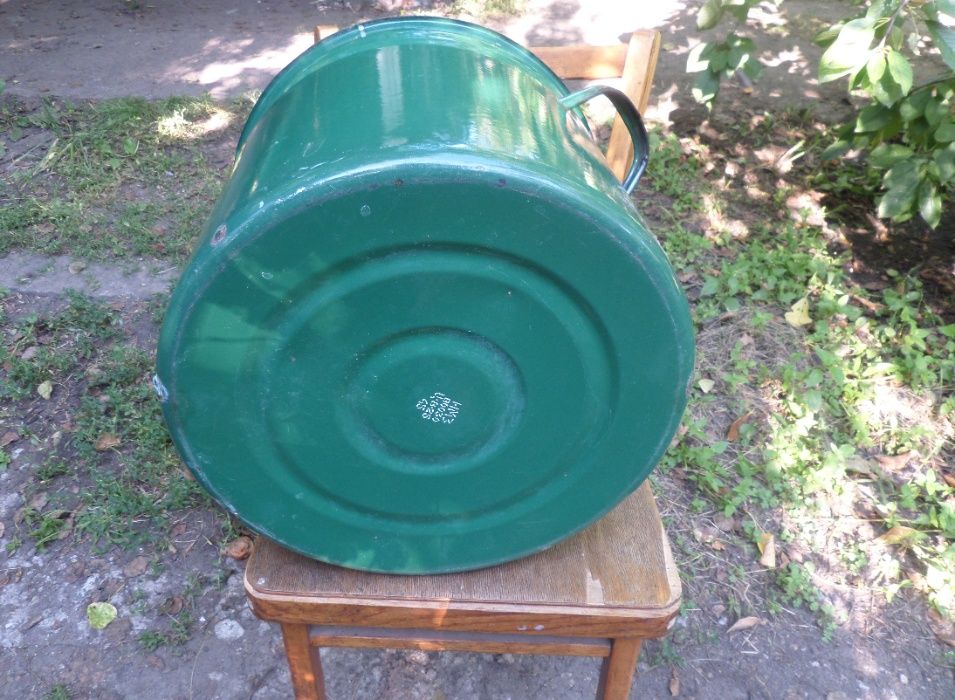 Большая эмалированная кастрюля, бак, выварка. 40 л. 2 шт. СССР