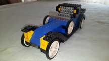 Carro miniatura Renault calhambeque, em legos