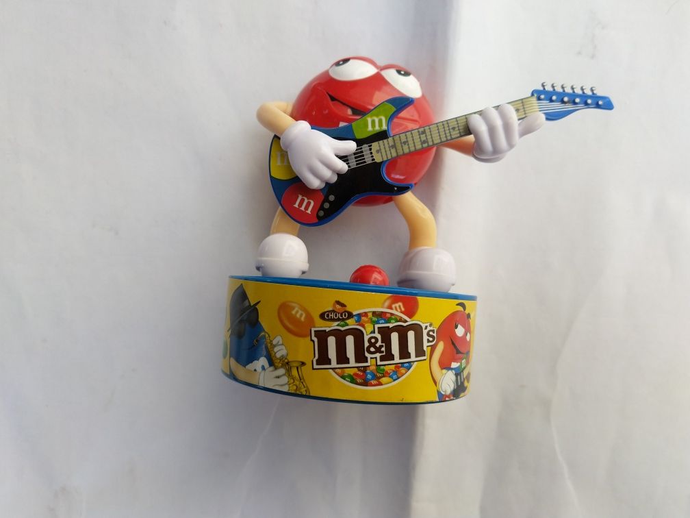 Музыкальные игрушки гитаристы Эмемдемс Rock Stars M&M's.